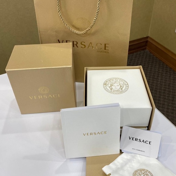 NIB Blue Versace Watch - Picture 13 of 13